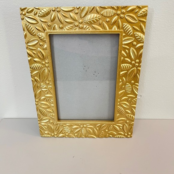 Nicole Miller‎ Home Decor Gold Picture Frame Embossed Leaf Design - Picture 1 of 3
